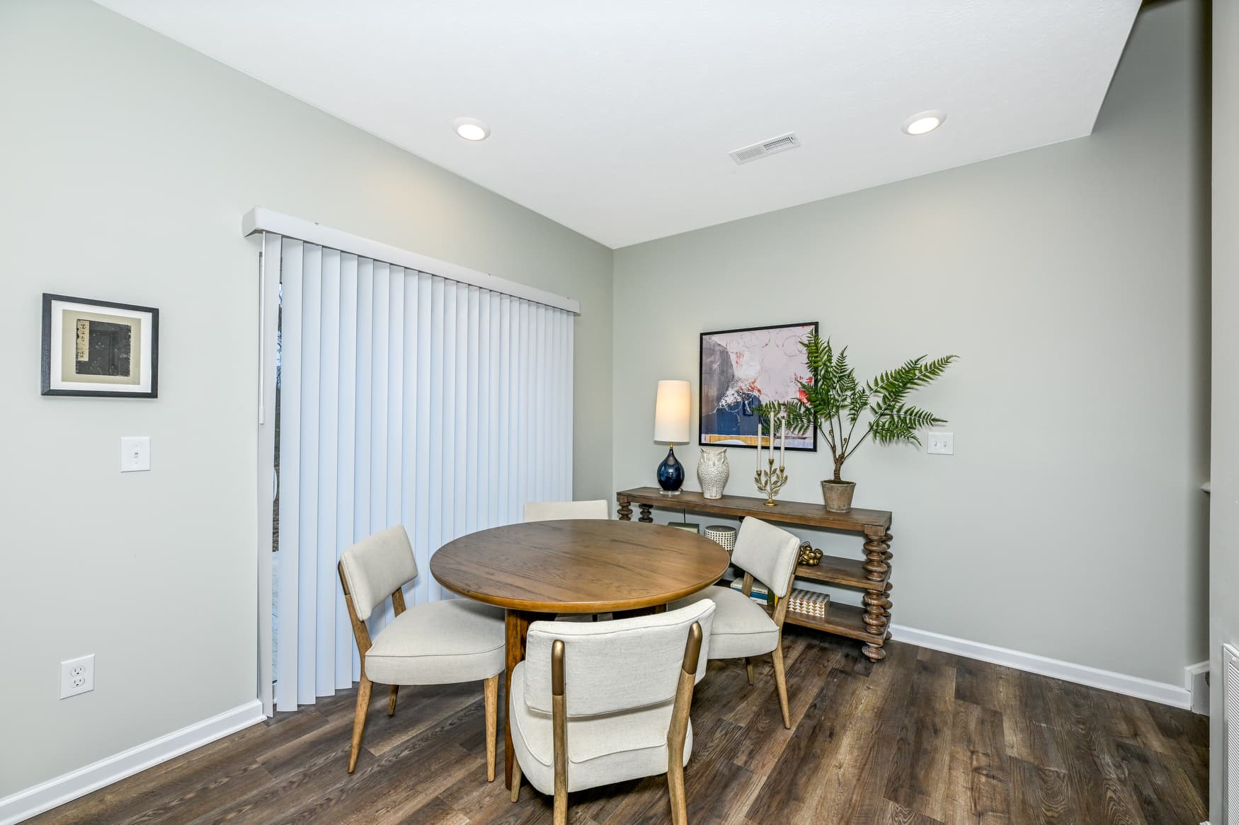 3BR Townhome dining area photo
