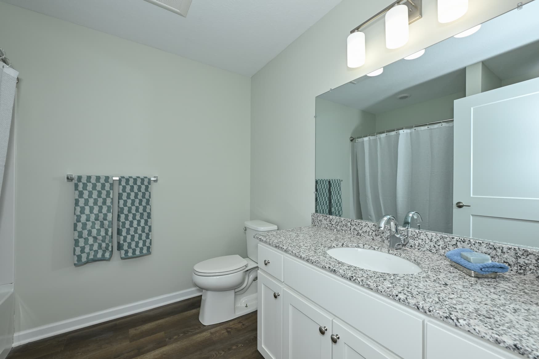 3BR Townhome full bathroom photo