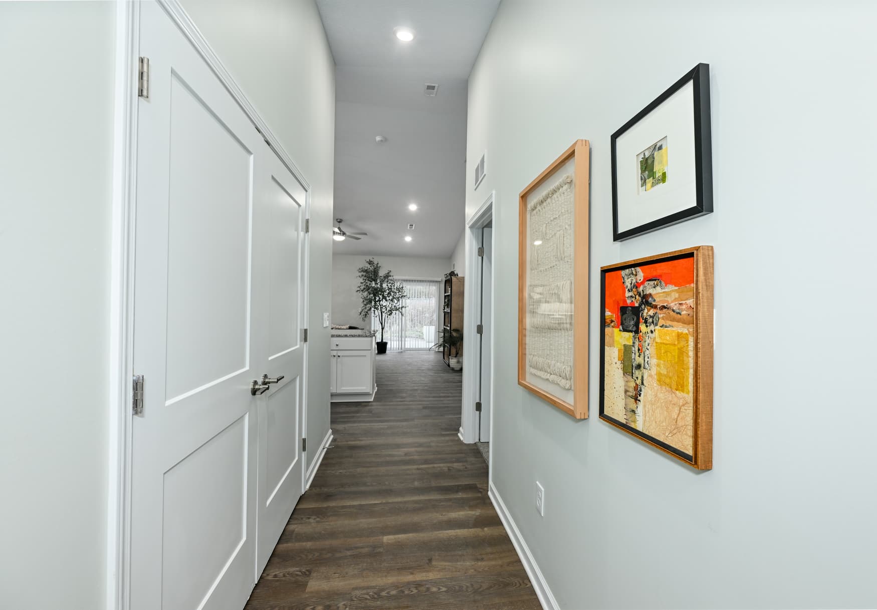 2BR Ranch entry hall photo