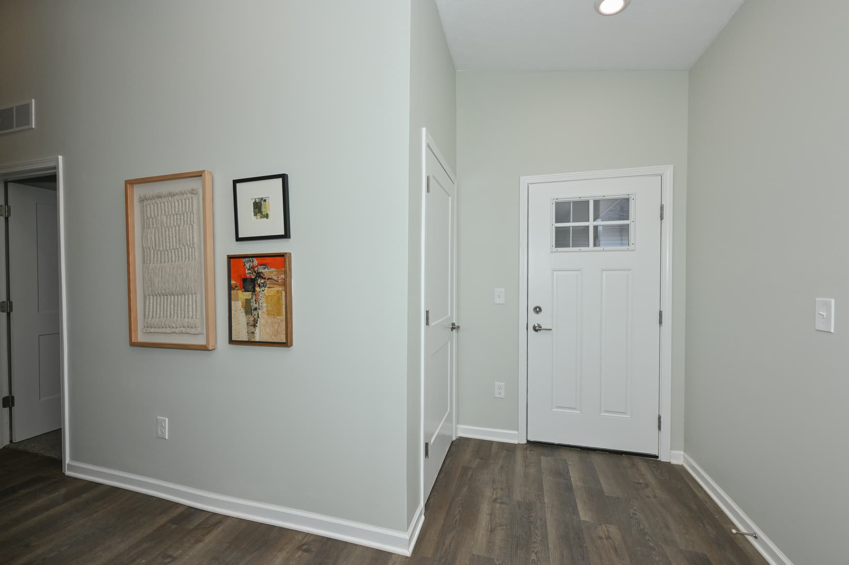 2BR Ranch entry photo