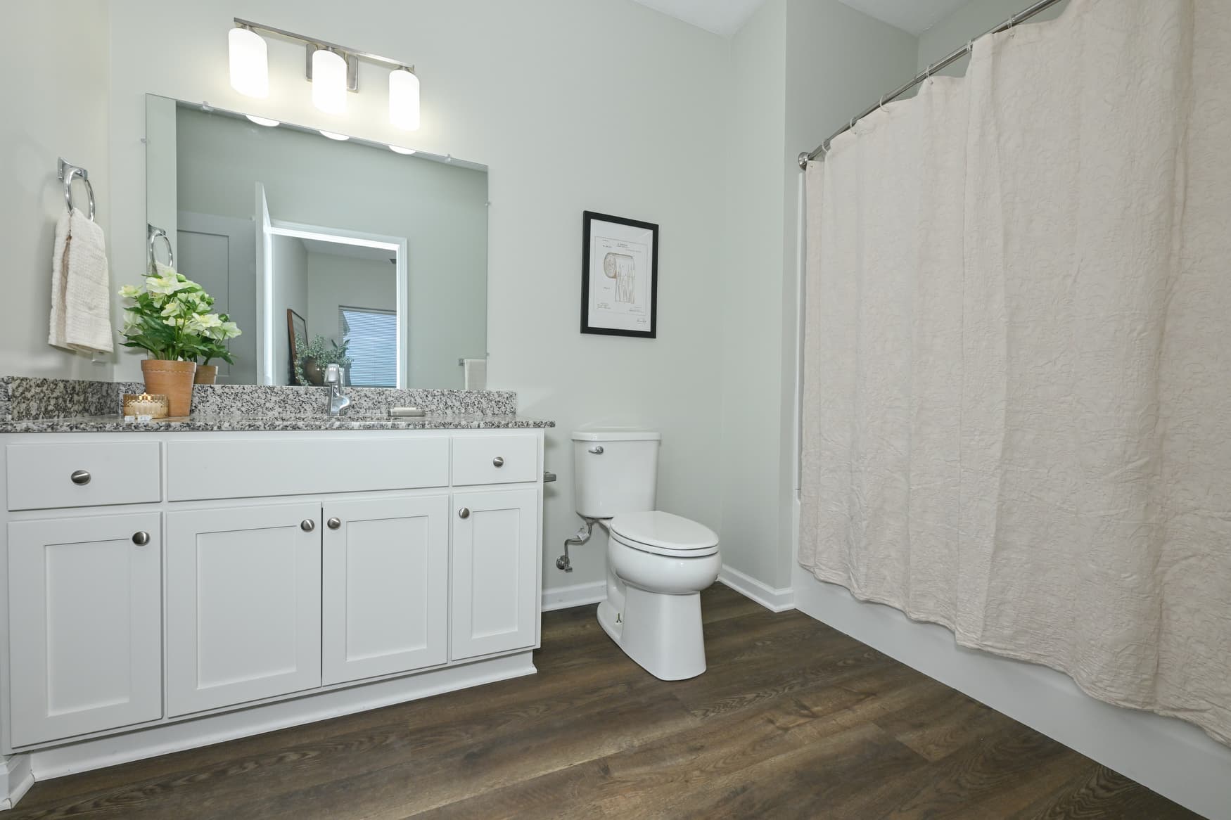 2BR Ranch hall bathroom photo