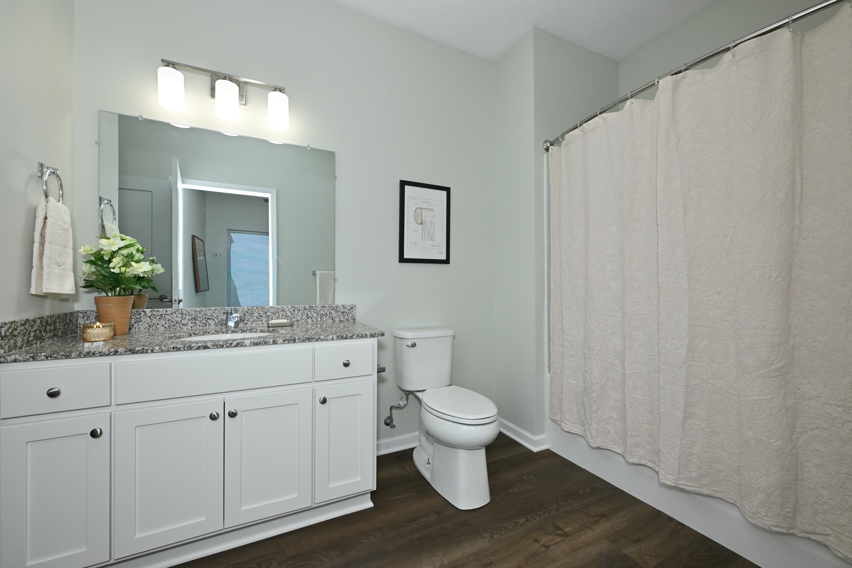 2BR Ranch hall bathroom photo